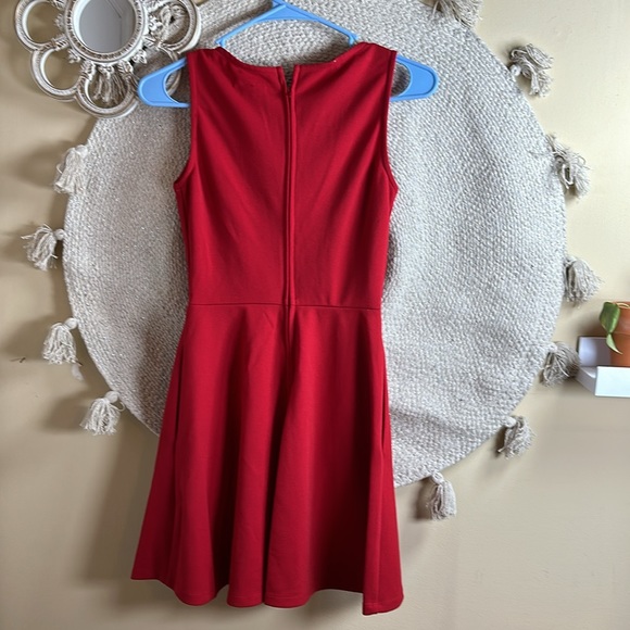 Red speechless dress - Picture 5 of 7